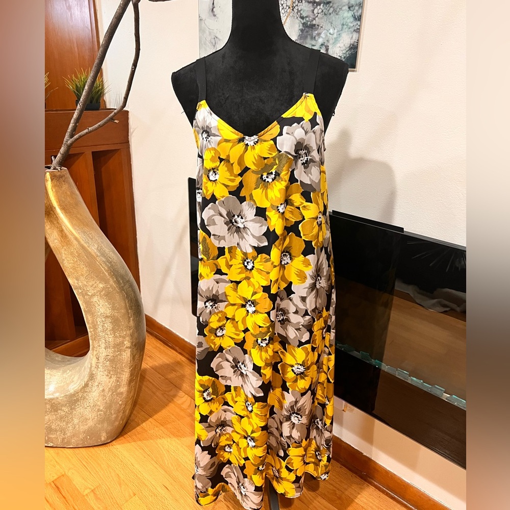 Women’s glower midi dress - size M